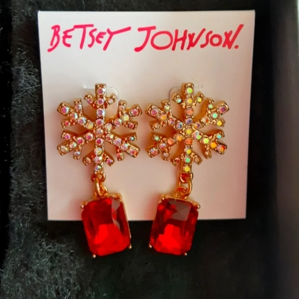 Betsey Johnson Christmas Holiday Snowflake Dangle Earrings Red New - Picture 2 of 2